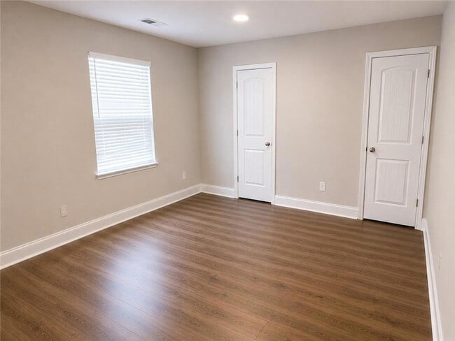 Building Photo - 153 Towne Villas Dr