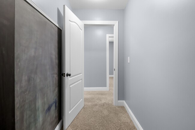 Building Photo - 3375 Cotham Ln