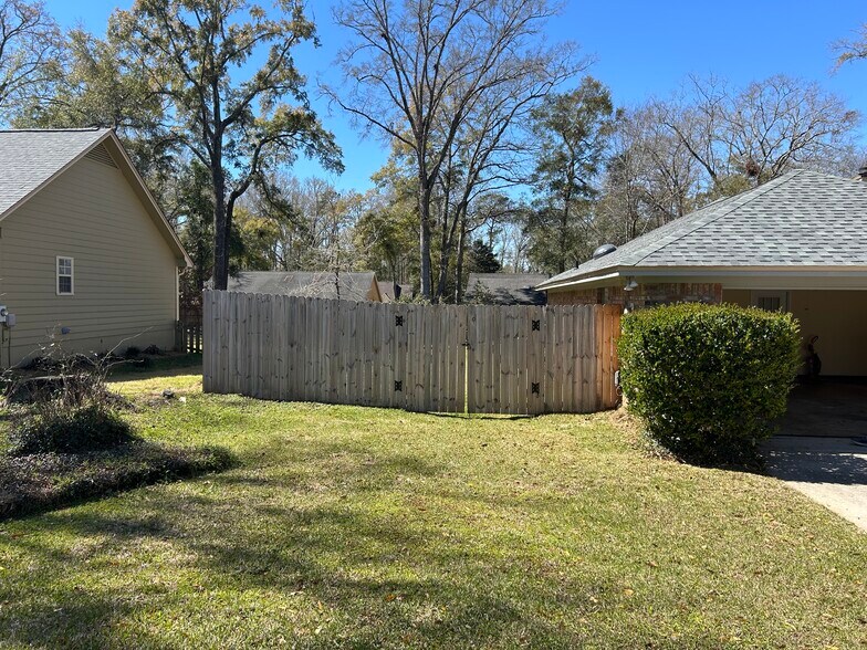 Building Photo - 1520 Avondale Way