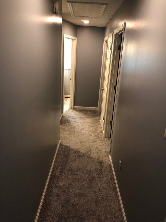 Building Photo - Nice Sherwood Hills Condo