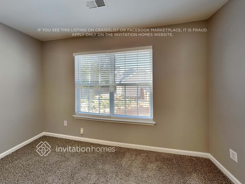 Building Photo - 204 Maywood Path