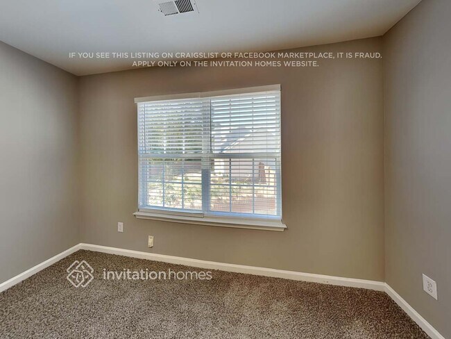 Building Photo - 204 Maywood Path