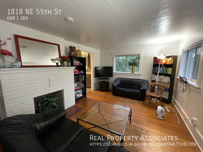 Building Photo - 1818 NE 55th St