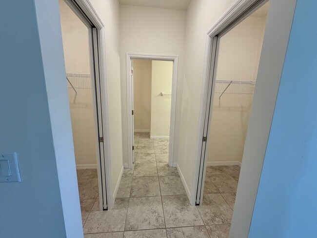 Building Photo - Modern 3 Bed 2 Bath in North Port Available Now