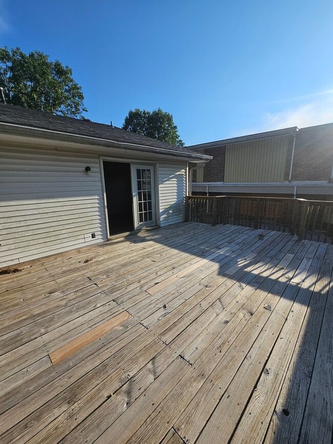 Building Photo - 3 Bedroom | 2 Bathroom | 2 Car Garage | Springfield MO!