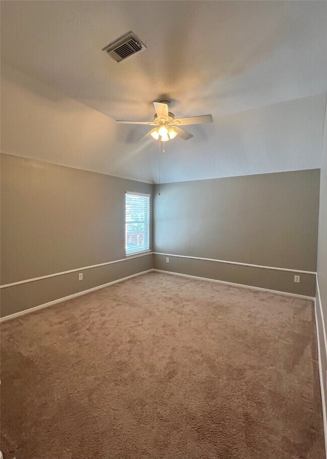 Building Photo - 411 White Oak Pointe Dr