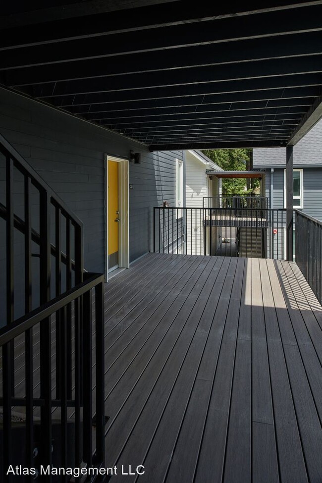 Building Photo - 468 SE 202nd Ave