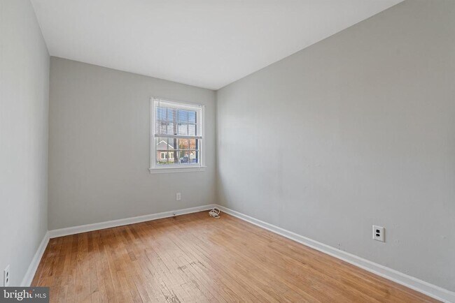 Building Photo - 1206 Sylvan Dr