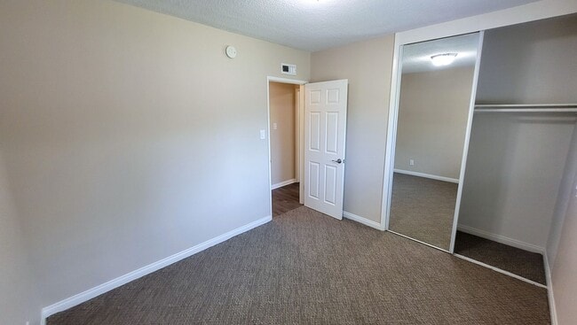 Building Photo - 3 Bed 2 Bath House Right Next To Disneyland! Available Now!