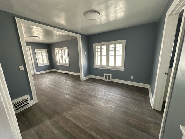 Building Photo - 1430 Gross Ave NE