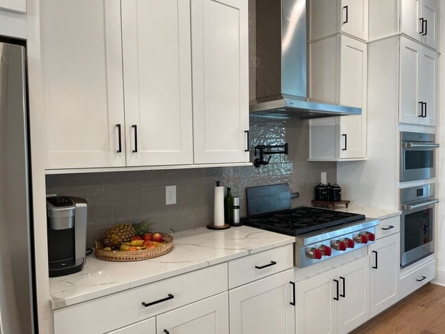 Building Photo - Spacious 4BR House in Milton