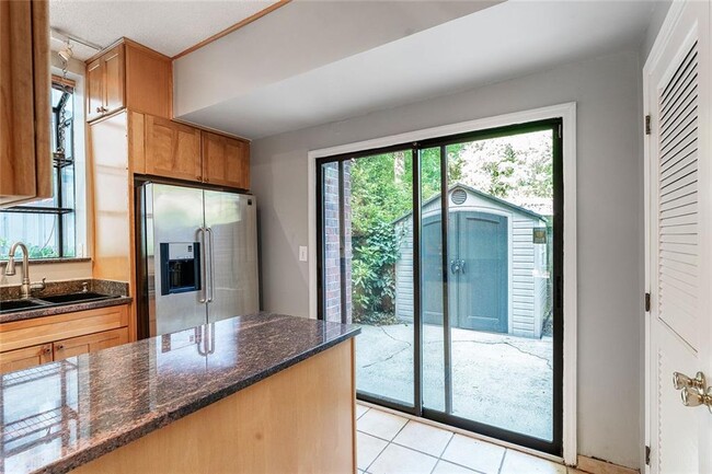 Building Photo - 648 Cleburne Terrace NE