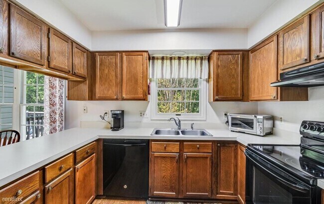 Building Photo - 3 br, 3 bath House - 15411 Pine Tree Court