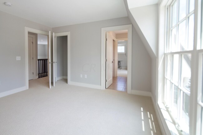 Building Photo - 84 N 6th St