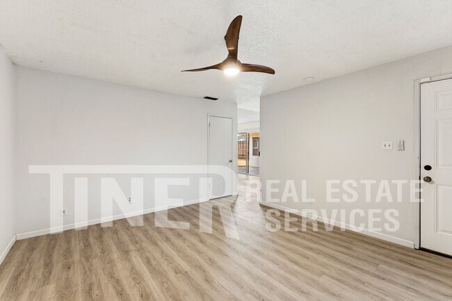 Building Photo - 3729 Moonbeam Dr