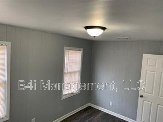 Building Photo - 1201 Lake Dr