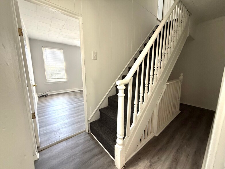 Building Photo - 657 N 37th St
