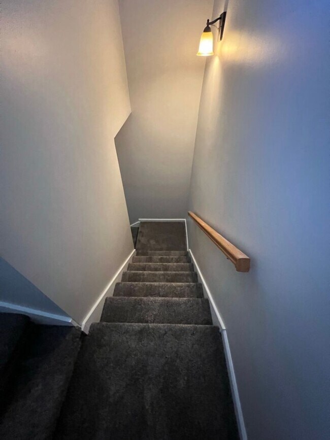 Building Photo - Townhome For Rent In Hoover!!! View with 48 Hours Notice!