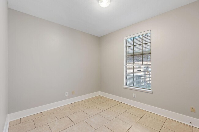 Building Photo - 16727 Sonoma Del Norte Dr