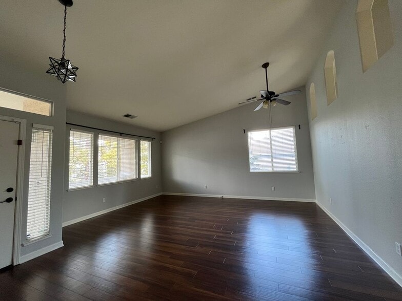 Building Photo - 4011 Harlington Cir