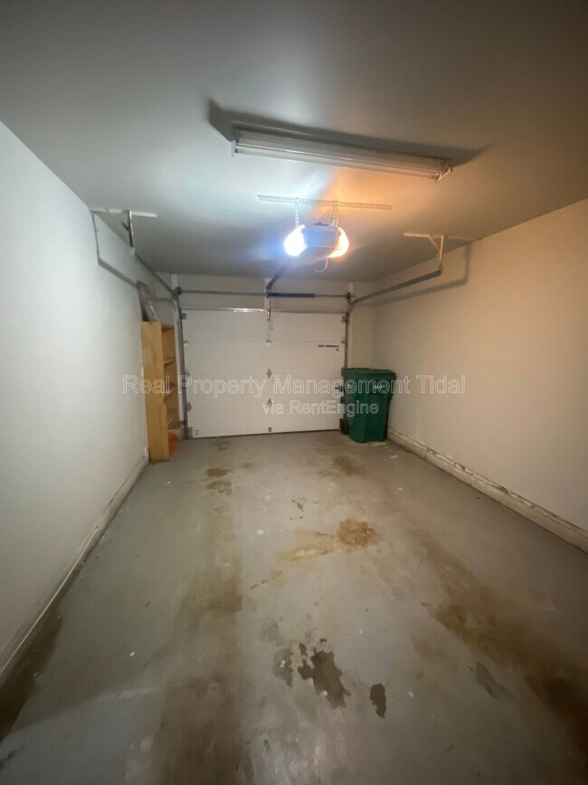 Building Photo - 610 Guy Ln