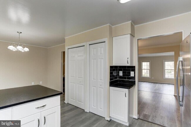 Building Photo - 10107 Galsworthy Pl