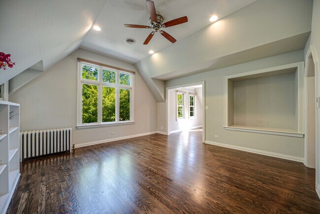 Building Photo - 662 Greenview Pl