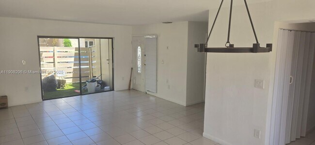 Building Photo - 6325 SW 138th Ct