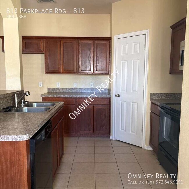 Building Photo - 813 Parkplace Ridge
