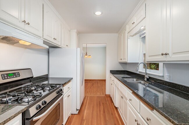 Building Photo - 4 Bed | 2 bath House in Andover School Dis...