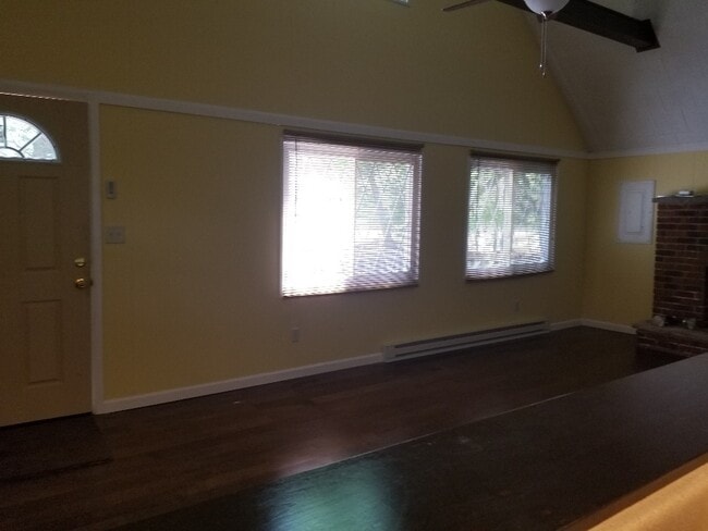 Building Photo - Do Not Miss Out On Seeing This Cute As A B...