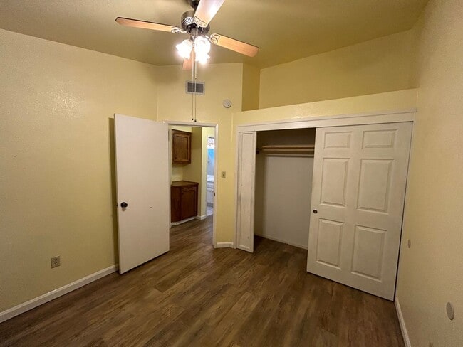 Building Photo - Cute 3 Bed/2 Bath Home in Oildale w/ Solar, RBP & $0 Deposit Option