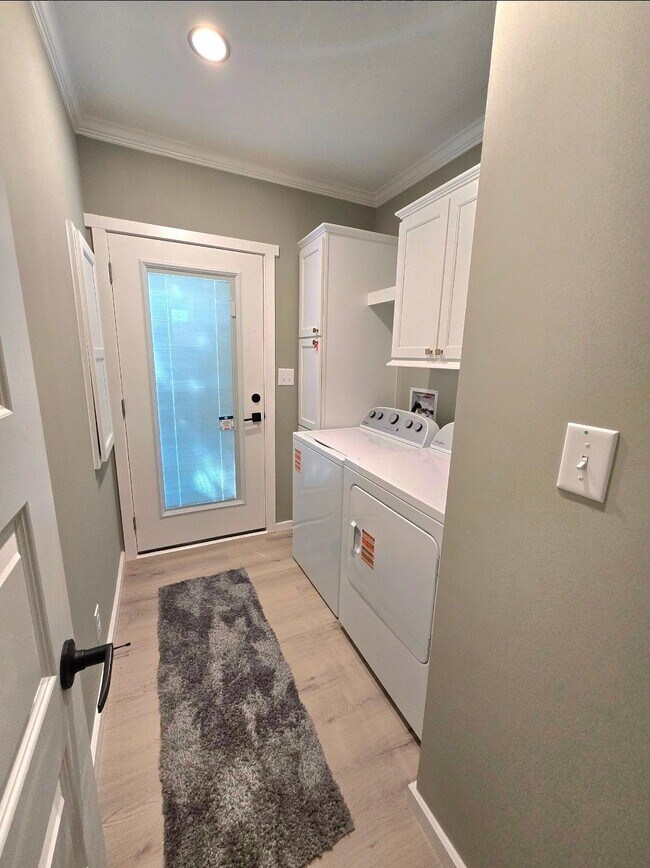 Building Photo - 121 12th St