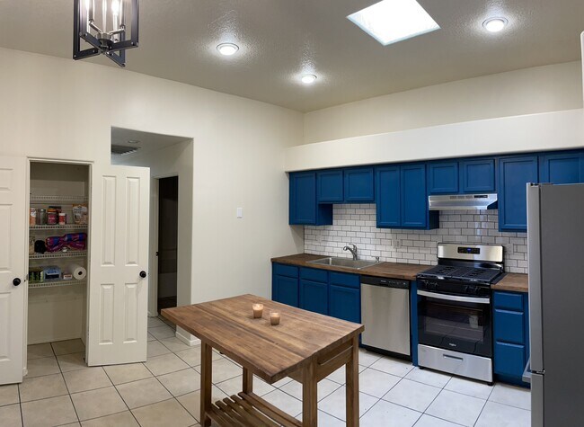 Kitchen and Pantry - 4231 Vuelta Colorada