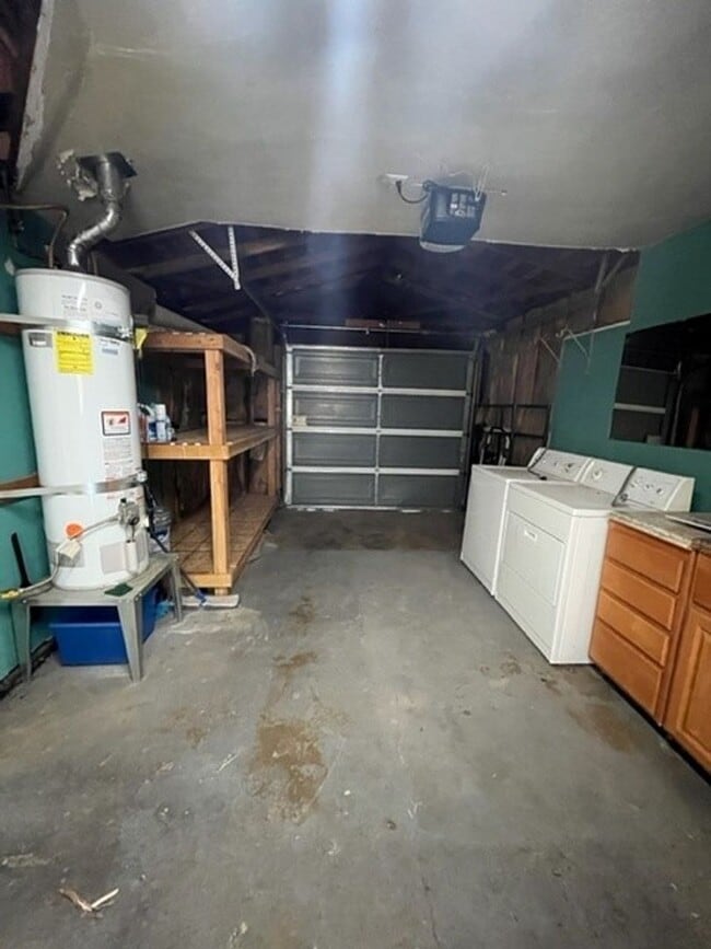 Building Photo - Spacious 2 bed 1bath home in the well desi...