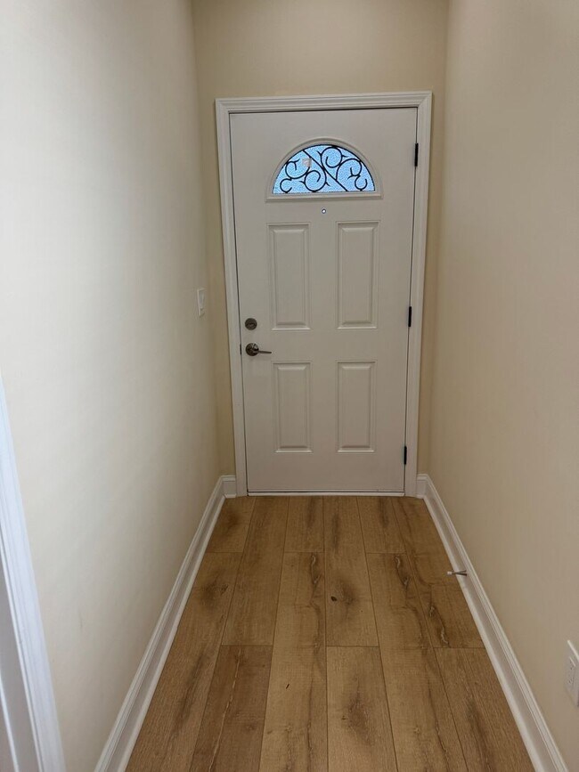 Building Photo - New 3 bed, 3.5 bath home across the Street from Meharry.  Modern upgraded kitchen and bathrooms. ...