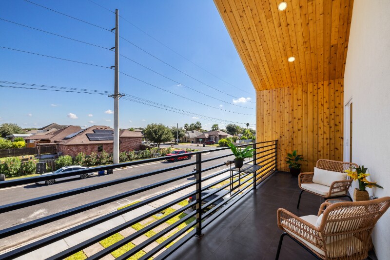 Building Photo - 2625 Warbler Ave