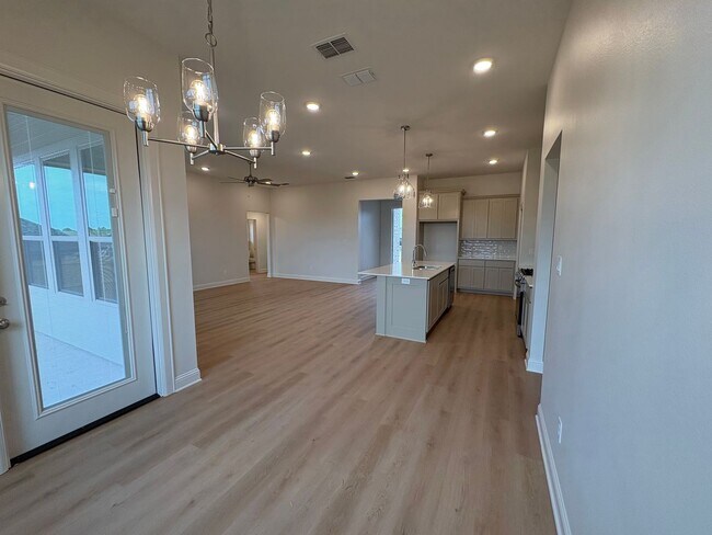 Building Photo - 368 Mary Cir