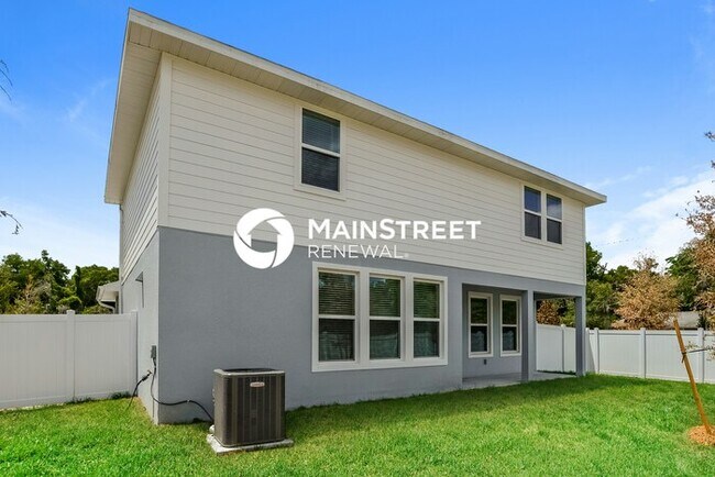 Building Photo - 4 Bedroom Pet-Friendly Home in Deland, FL with Main Street Renewal
