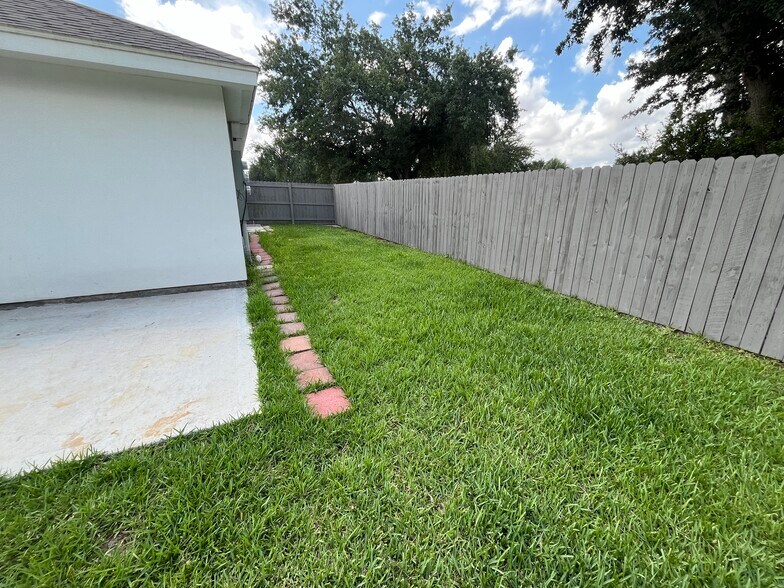 Building Photo - 1723 W Marlin St