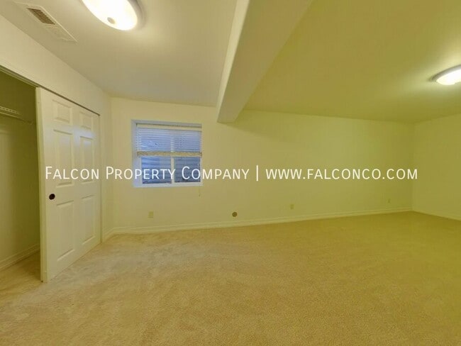 Building Photo - 302 All Sky Dr