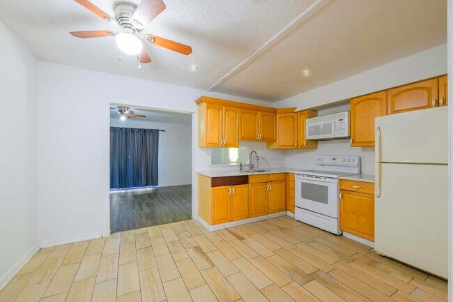 Building Photo - 280 NW Airoso Blvd