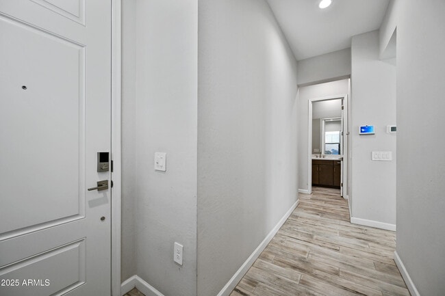 Building Photo - 4827 E Village Dr