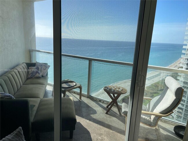 Building Photo - 16699 Collins Ave
