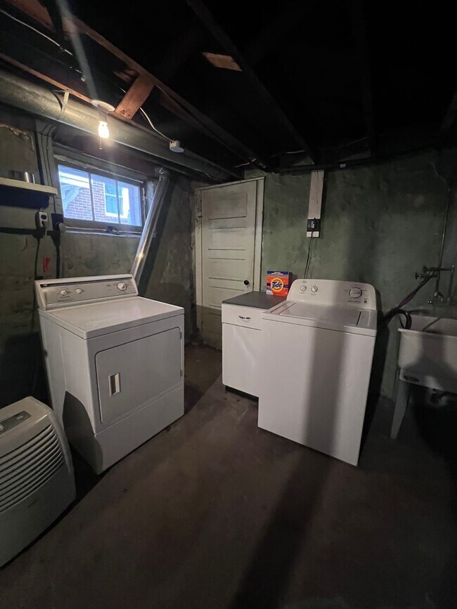 Building Photo - 505 N 16th Ave E