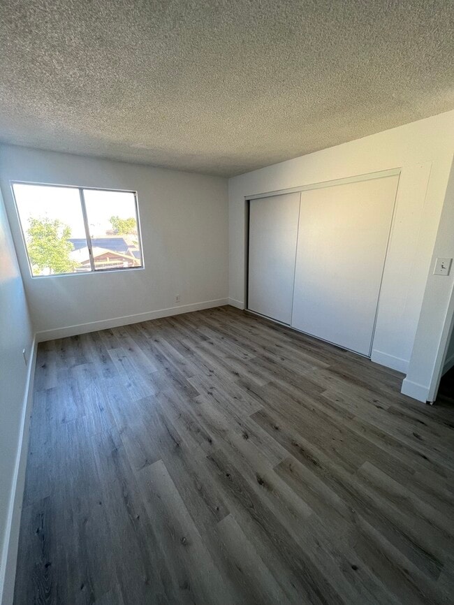 Building Photo - 2 Bed 2 bath 2 Car Garage In Bellflower