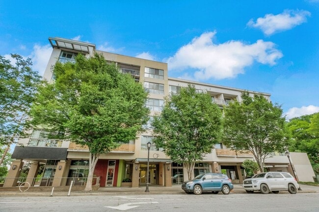 Building Photo - Charming 1BR Condo in Atlanta