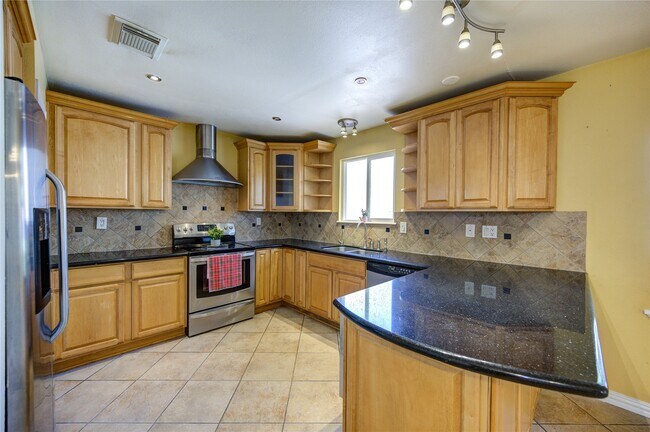 Building Photo - 6227 S Pinesap Dr