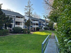 Building Photo - (946) 2790-H - Beautiful 2-bedroom/1-bath
