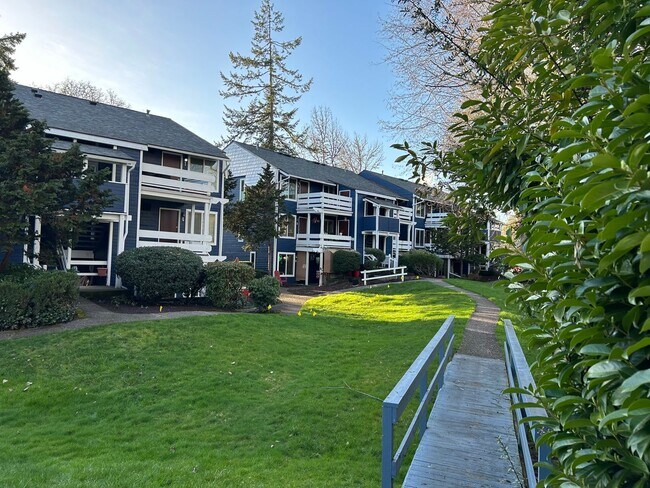 Primary Photo - (946) 2790-H - Beautiful 2-bedroom/1-bath